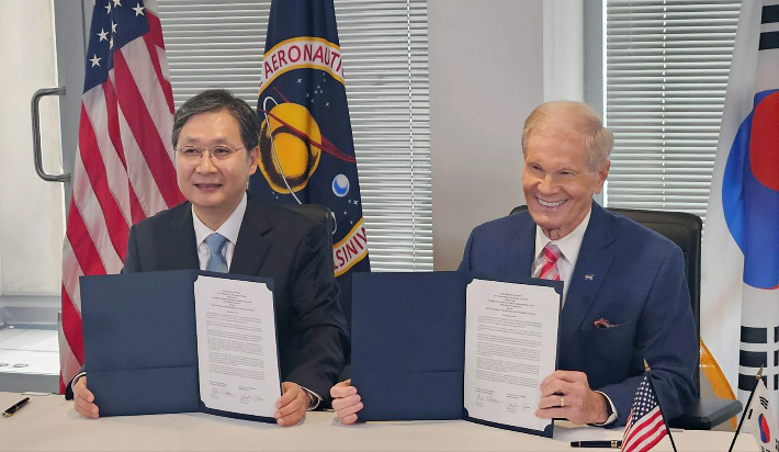 우주항공청 윤영빈 청장(왼쪽)과 NASA 빌 넬슨 청장. 우주항공청 제공