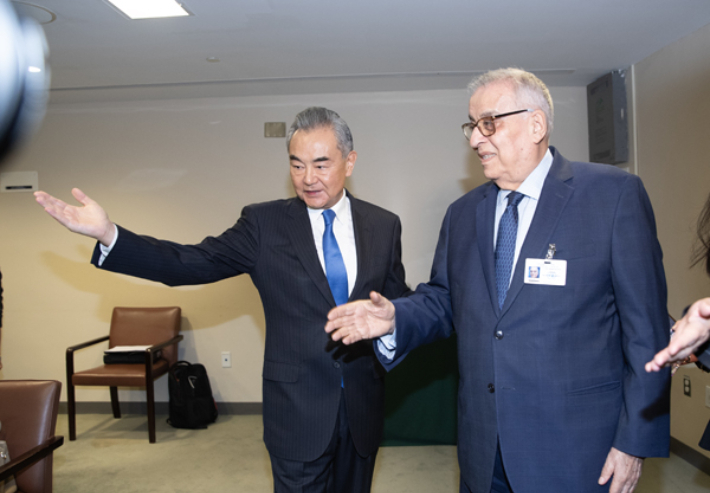 中 이스라엘 공습 규탄 "아랍 형제들 편에 설 것"