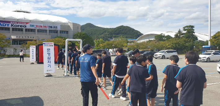 대피 구호소로 주민 대피. 경남도청 제공 