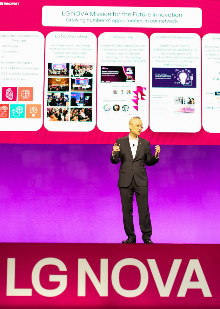LG전자 북미이노베이션센터장 이석우 부사장이 지난 25~26일(현지시간) 미국 샌프란시스코에서 열린 '이노베이션 페스티벌'에서 LG NOVA를 소개하고 있다. LG전자 제공