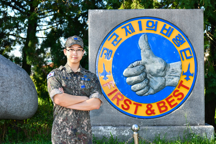 제1전투비행단 항공정비전대 장비정비대대 이우진 병장은 신속하고 침착한 대처로 소중한 전우의 생명을 지켰다. 공군 제1전투비행단 제공