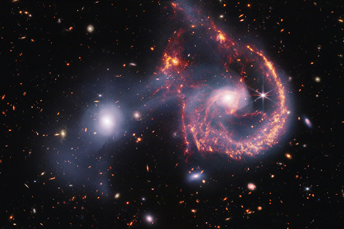 Arp 107. NASA, ESA, CSA, STScI