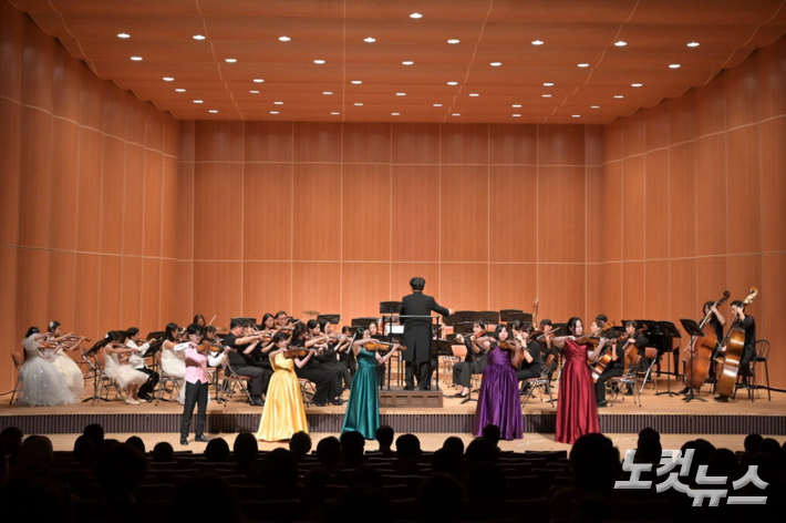 포항CBS 오케스트라는 28일 효자아트홀에서 '3대가 함께 하는 오케스트라 정기연주회'를 개최했다. 유상원 아나운서