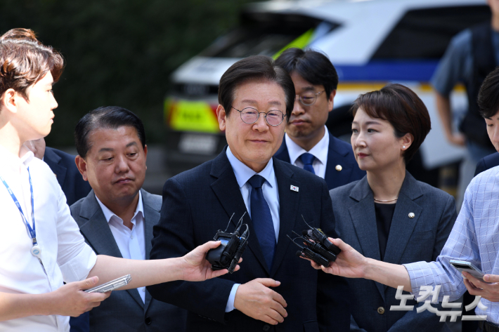 더불어민주당 이재명 대표가 30일 오후 서울 서초구 서울중앙지법에서 열린 위증교사 혐의 관련 1심 결심공판에 출석하고 있다. 박종민 기자