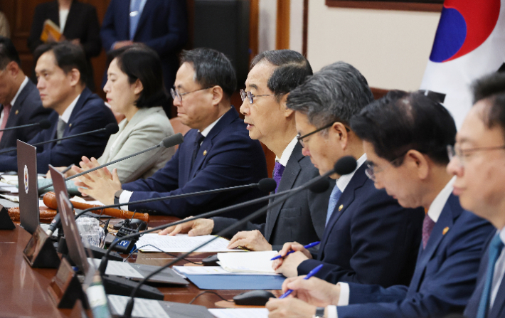 한덕수 국무총리가 30일 서울 종로구 정부서울청사에서 열린 국무회의에서 발언하고 있다. 연합뉴스