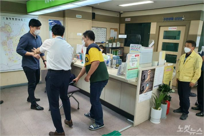 공무원 폭행과 같은 악성 민원에 적극 대응하기 위한 모의훈련. 창원시 제공