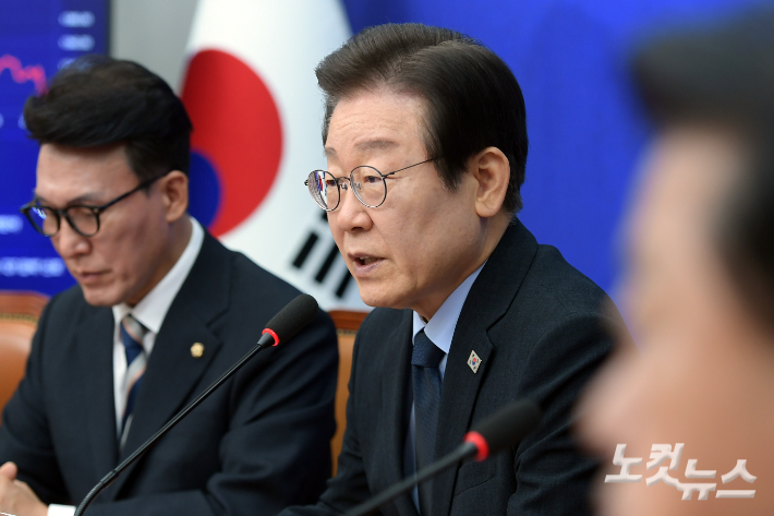 더불어민주당 이재명 대표가 2일 서울 여의도 국회에서 열린 최고위원회의에서 모두발언을 하고 있다. 윤창원 기자