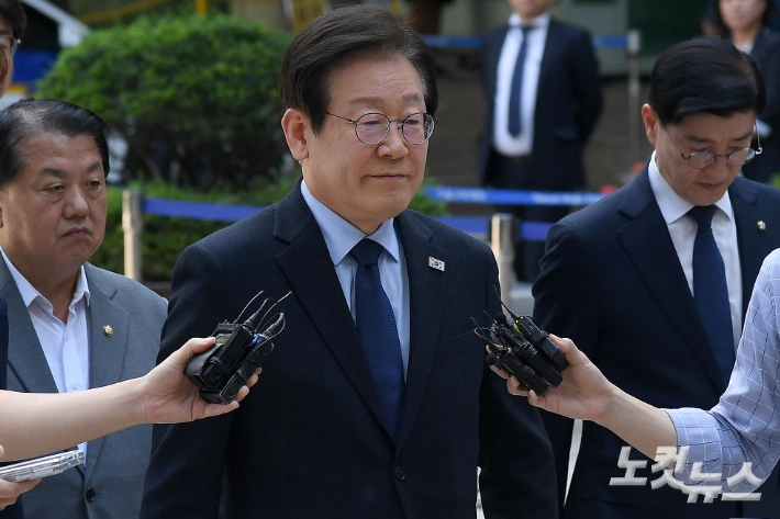 이재명 '쌍방울 대북송금 혐의', 재판부 재배당 요청