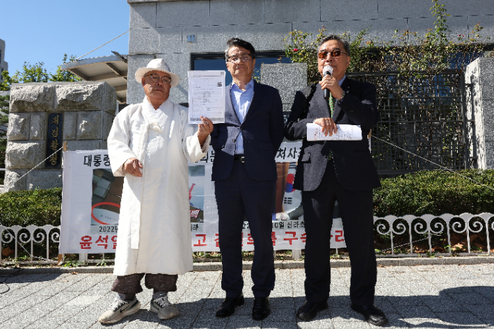 서울의소리 "디올백, 돌려받아 진짜인지 확인하겠다"