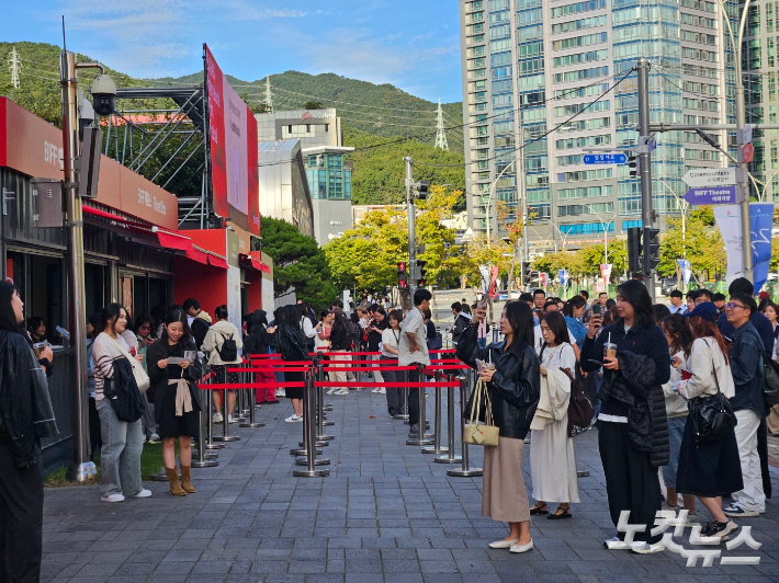 부산국제영화제 티켓값 1만원까지 올라 영화팬들 "부담"