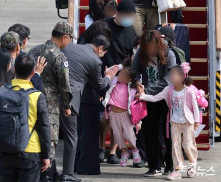 서울공항 도착한 레바논 체류 국민들