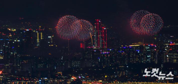 화려한 불꽃의 향연