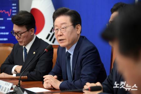 발언하는 이재명 대표