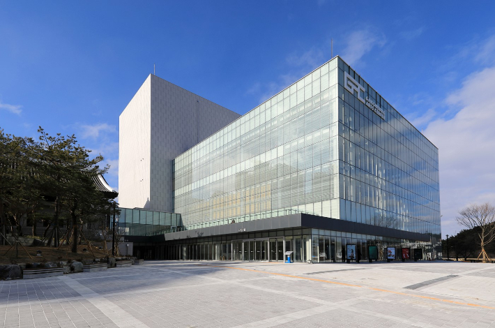 강릉아트센터 전경. 하슬라국제예술제 제공