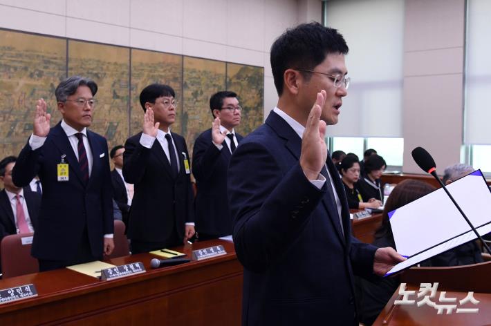 국감 증인선서하는 대형기획사 대표들