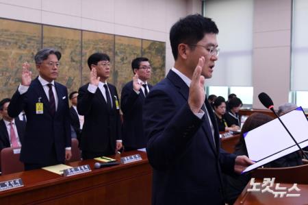 국감 증인선서하는 대형기획사 대표들