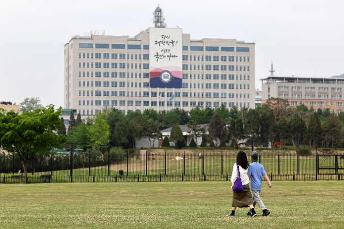 野 "용산어린이정원, 특정업체 130억 몰아주기 의혹"