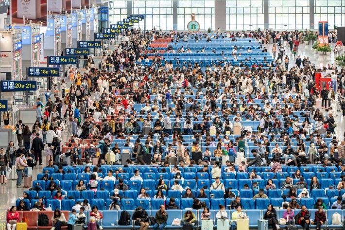 중국 국경절 연휴에 몰린 철도 승객. 연합뉴스