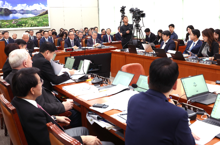 7일 국회에서 열린 외교통일위원회 국정감사. 연합뉴스