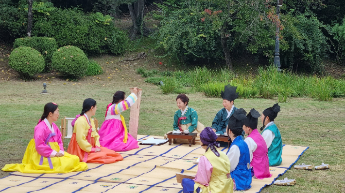 지난해 열린 신사임당 얼 선양 율곡칠남매 효도진다례 시연 행사. 강릉시 제공