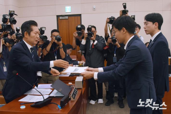 법사위, 김영철 검사 ‘동행명령장’ 발부