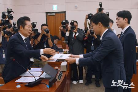 법사위, 김영철 검사 ‘동행명령장’ 발부