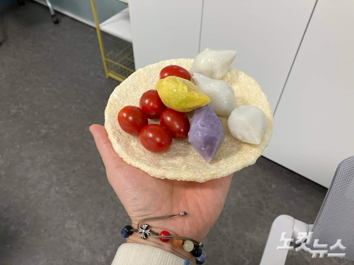환경을 생각한 뻥튀기 접시와 간식은 참가자들의 큰 호응을 얻었다. 순천생태학교 제공  