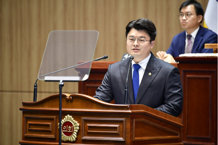 서임석 광주시의원이 14일 본회의장에서 열린 제328회 임시회 2차 본회의 광주시교육청 시정질문을 통해 청소년 도박 문제에 소극적인 광주시교육청을 질타했다. 광주시의회 제공