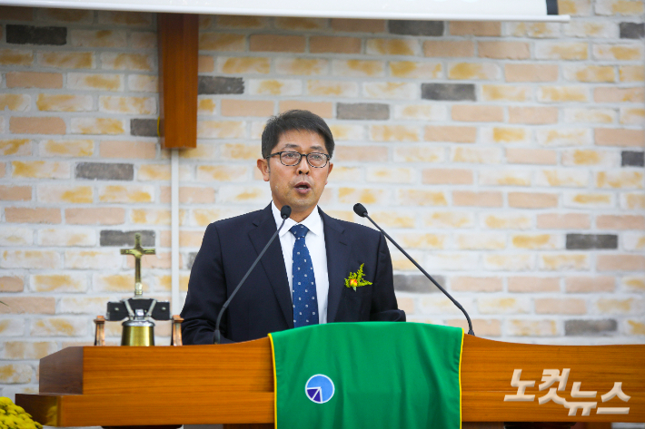 신임회장 이중구 장로가 취임사를 전하고 있다.