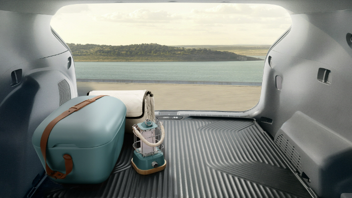 기아가 해양 폐플라스틱 활용한 차량용품을 공개했다. 기아 제공