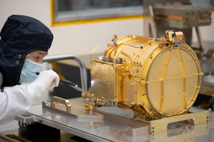 유로파 표면 먼지 분석기(SUrface Dust Analyzer, SUDA). NASA/JPL-Caltech