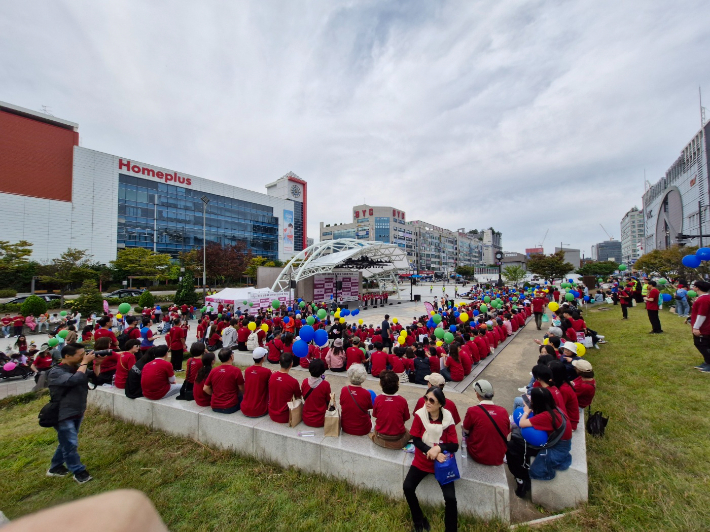 지난 13일 안산 문화광장에서 '제8회 안산 생명사랑 걷기축제&건강체험 한마당'이 열렸다. 굿프랜드 복지재단 제공