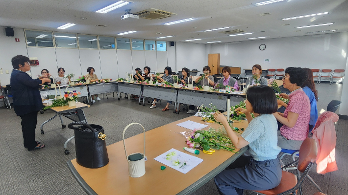 광주광역시는 광주시비정규직지원센터와 함께 추진하는 '마음 쉼과 함께하는 여성 플랫폼 이동노동자 일상쉼터 지원사업'에 지난 7월부터 운영해 두달여만에 452명의 플랫폼 이동 여성노동자들이 힐링서비스를 받았다. 광주시 제공