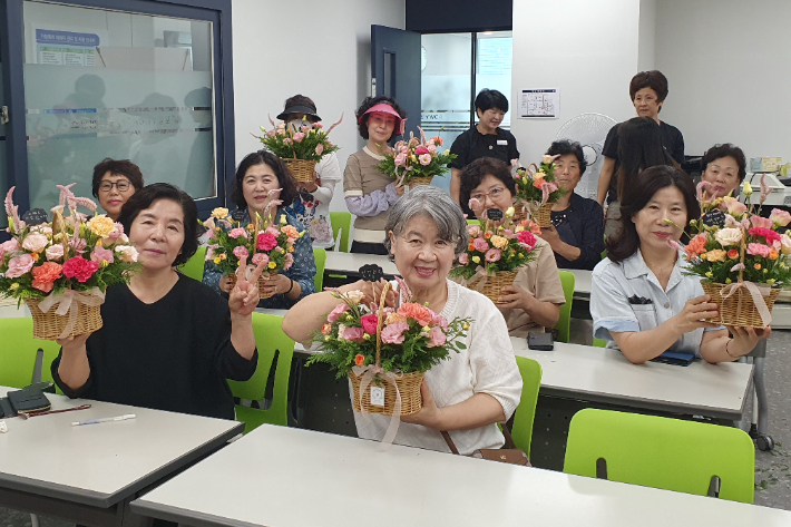 포항YWCA는 2024년 포항시 노인복지기금 지원사업으로 '마음건강 시니어 라이프'를 진행했다. 포항YWCA 제공 