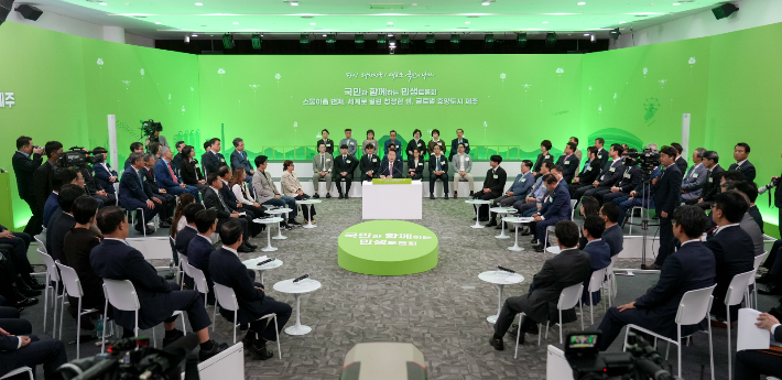 윤석열 대통령이 참석한 제주 민생토론회가 15일 JDC에서 열렸다. 대통령실 제공