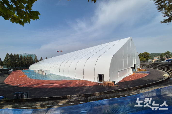 전북대 대운동장에 위치한 기업전시관. 송승민 기자