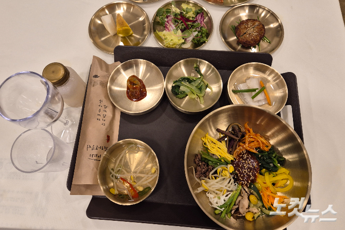 환영만찬 메뉴. 전북 지역 농축산물을 사용한 전주 비빔밥. 송승민 기자