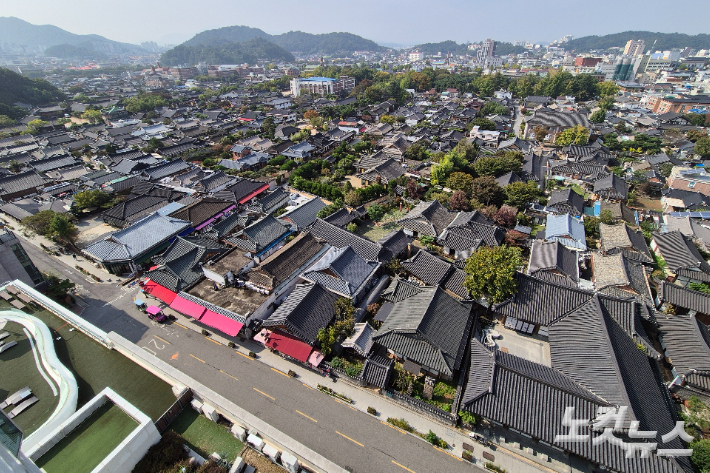 제22차 세계한인비즈니스대회가 열리는 전주. 한옥마을 전경. 송승민 기자