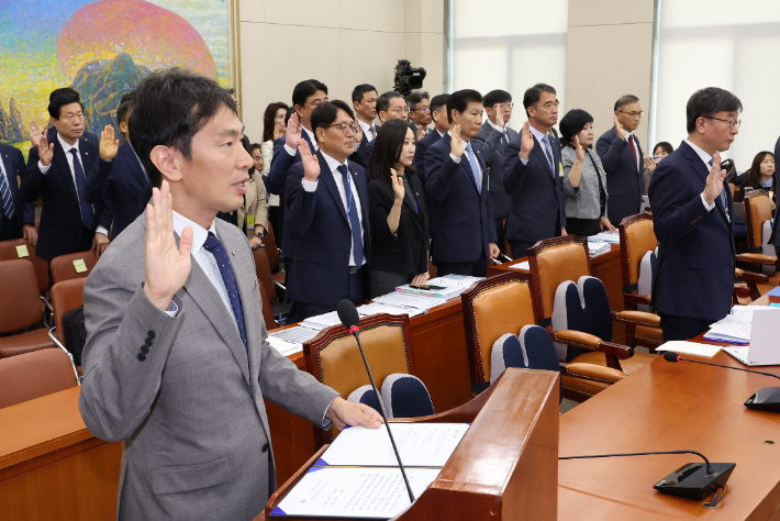 17일 오전 서울 여의도 국회에서 열린 정무위원회 국정감사. 연합뉴스