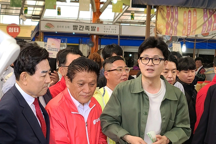 한동훈 대표, 열흘 만에 곡성 찾아 "다음에는 기회 달라"