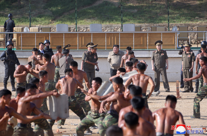 김정은 특수전 훈련 참관 사진. 국정원 제공