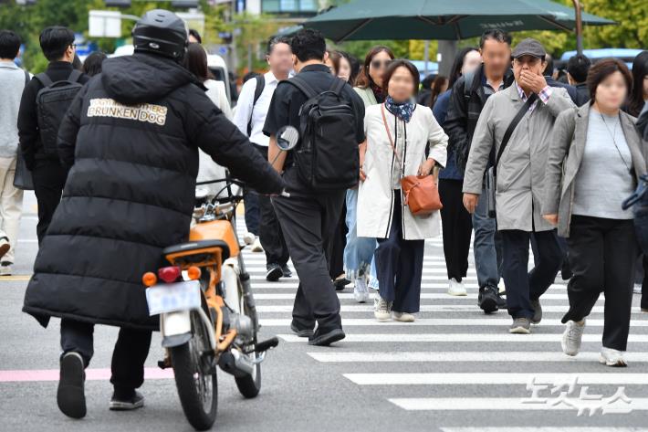 올가을 가장 추운 아침...두꺼워진 옷차림