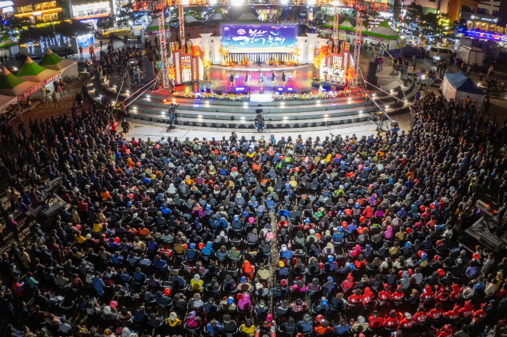 지난해 열린 제14회 부산고등어축제 개막식 모습. 부산 서구 제공