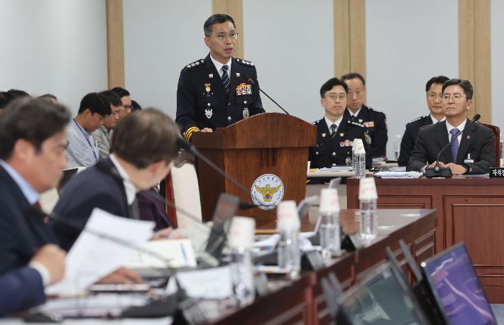 22일 국회 행정안전위원회의 부산경찰청 국정감사에서 김수환 부산경찰청장이 발언하고 있다. 연합뉴스