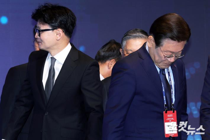기념촬영 마친 한동훈-이재명