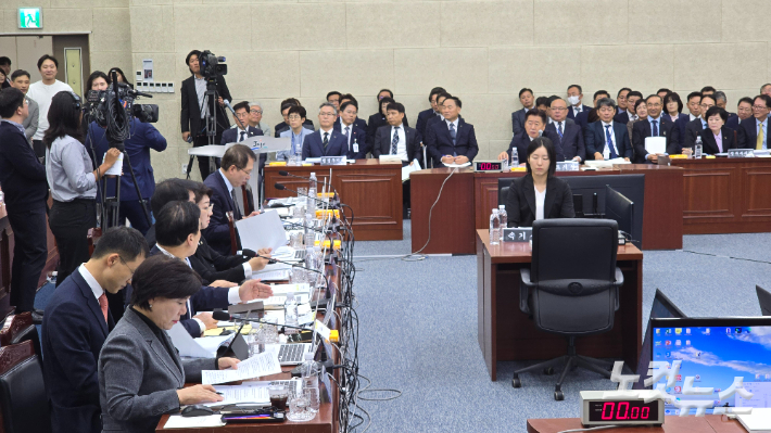 국회 행정안전위원회 국정감사가 23일 제주도청 4층 회의실에서 열렸다. 이인 기자 