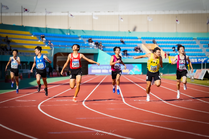 제61회 경상북도학생체육대회 육상경기 남중 3년 200m 결승 모습. 경북교육청 제공 