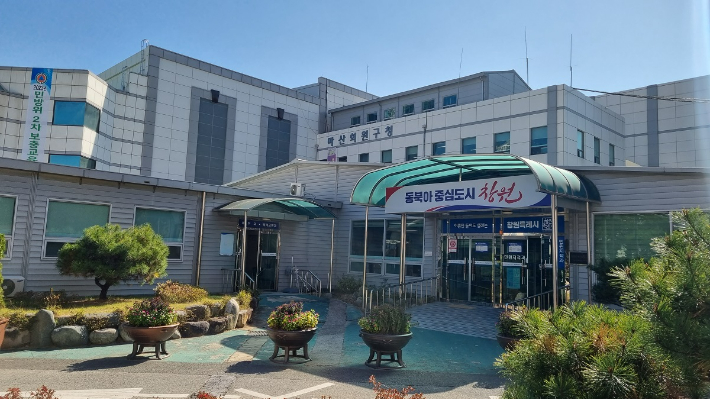 마산회원구청사. 마산회원구 제공