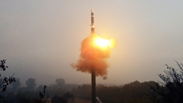 북한, 최신형 ICBM '화성포-19형' 시험발사 성공. 연합뉴스 