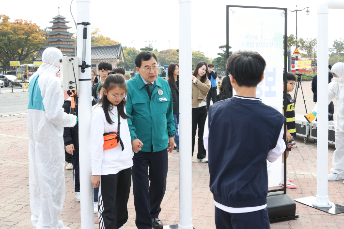 주낙영 경주시장이 방사능 누출사고 대비 '2024 월성 방사능방재 합동훈련'에 참여하고 있다. 경주시 제공